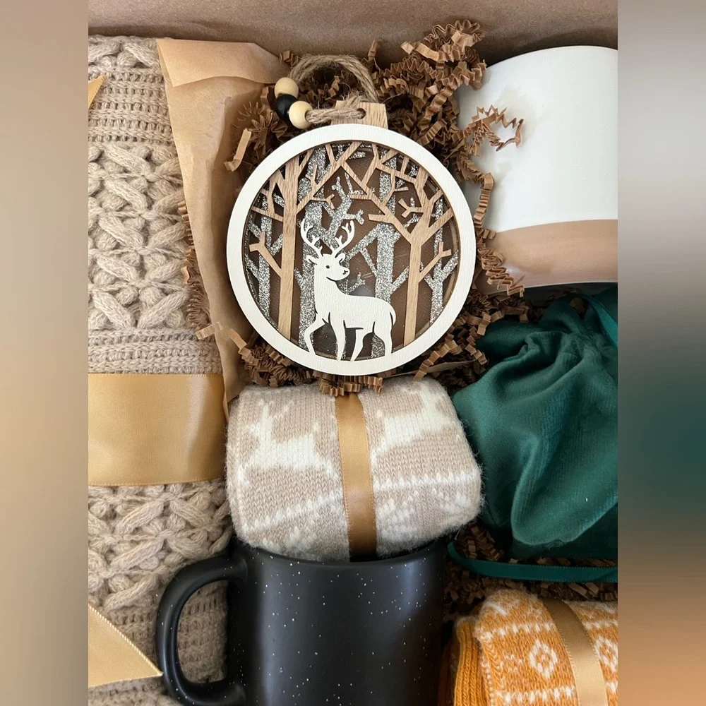 Cozy Holiday Throw Gift Set - Cream Knit Blanket & Forest Green Accents